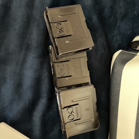 Kate Spade Just Charge It Wristlet Black /White Charging Pad/chargercord Include - Picture 2 of 9